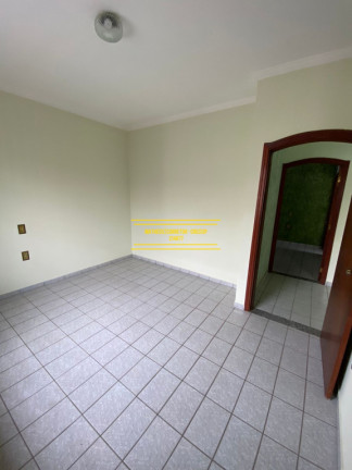 Imagem Casa com 5 Quartos à Venda, 198 m²