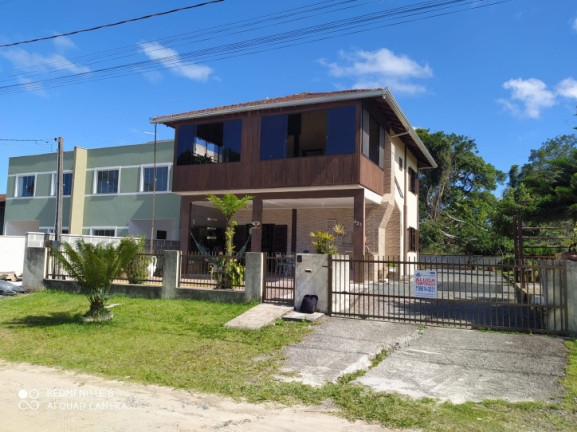 Sobrado com 4 Quartos para Temporada, 350 m² em Balneário Mariluz - Itapoá
