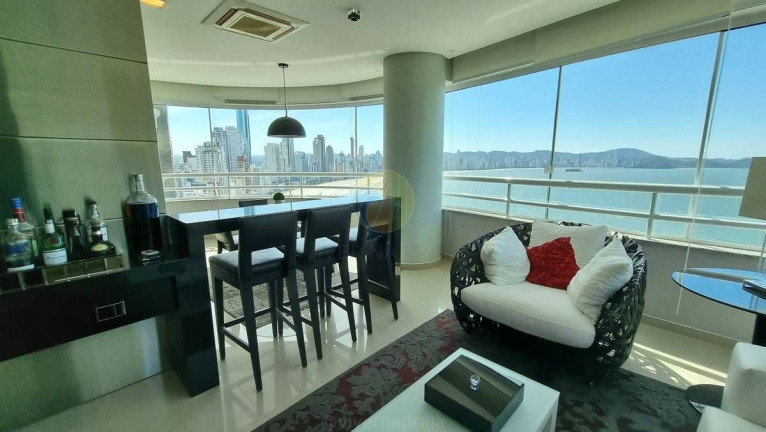 Imagem Apartamento com 3 Quartos à Venda, 185 m² em Centro - Balneário Camboriú