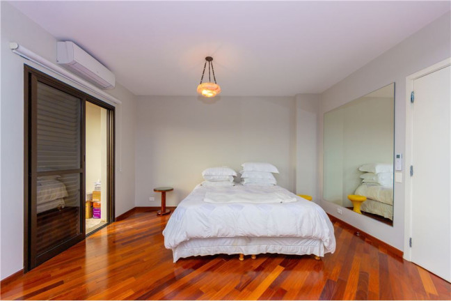 Imagem Imóvel com 3 Quartos à Venda, em Vila Nova Conceição - São Paulo Imagem Imóvel com 3 Quartos à Venda, em Vila Nova Conceição - São Paulo