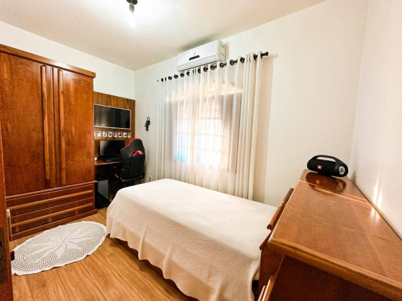 Imagem Casa com 3 Quartos à Venda,  em Taubaté