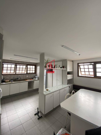 Imagem Casa com 4 Quartos à Venda, 345 m² em Ahú - Curitiba