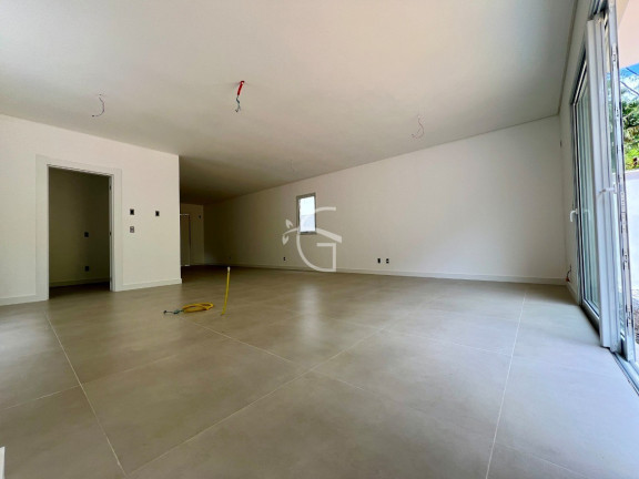 Imagem Sobrado com 3 Quartos à Venda, 346 m² em América - Joinville