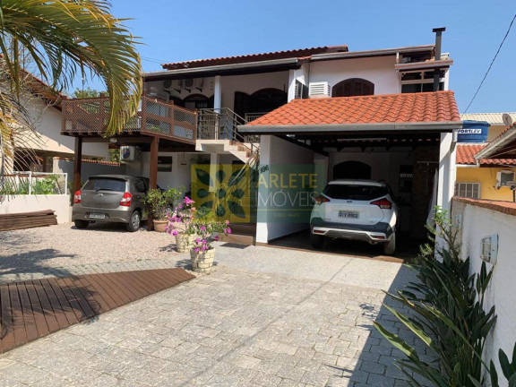 Imagem Casa com 5 Quartos à Venda, 165 m² em Centro - Porto Belo Imagem Casa com 5 Quartos à Venda, 165 m² em Centro - Porto Belo