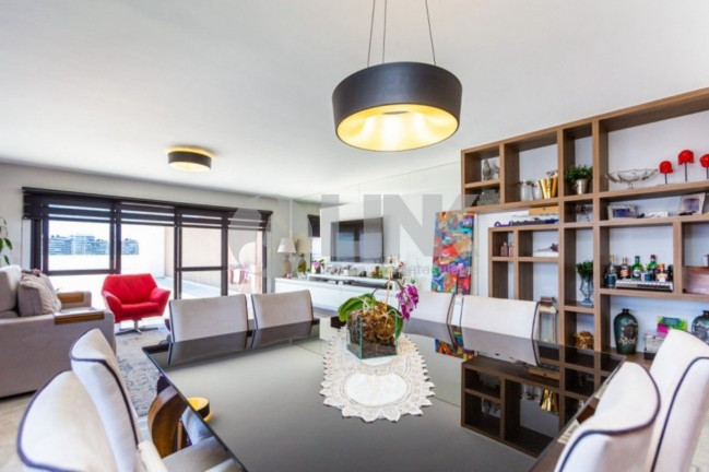 Imagem Imóvel com 3 Quartos à Venda, 384 m² em Chácara Das Pedras - Porto Alegre Imagem Imóvel com 3 Quartos à Venda, 384 m² em Chácara Das Pedras - Porto Alegre