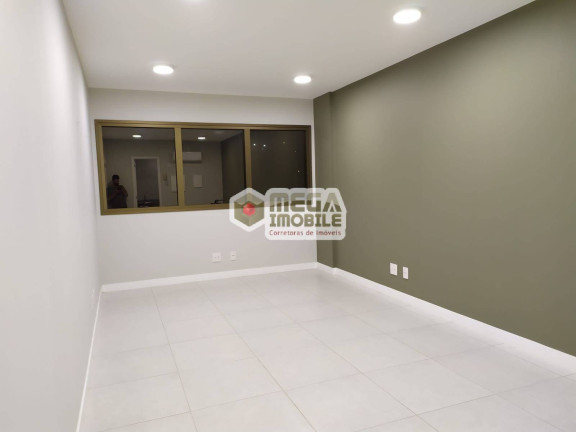Sala Comercial à Venda, 28 m² em Trindade - Florianópolis