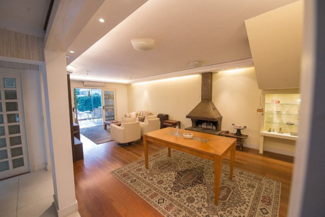 Imagem Casa com 4 Quartos à Venda, 272 m² em Rio Branco - Porto Alegre