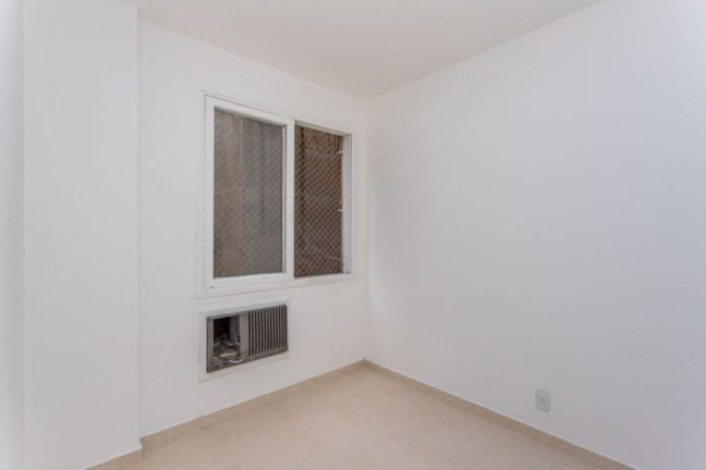 Imagem Imóvel com 1 Quarto à Venda, 23 m² em Centro Histórico - Porto Alegre Imagem Imóvel com 1 Quarto à Venda, 23 m² em Centro Histórico - Porto Alegre