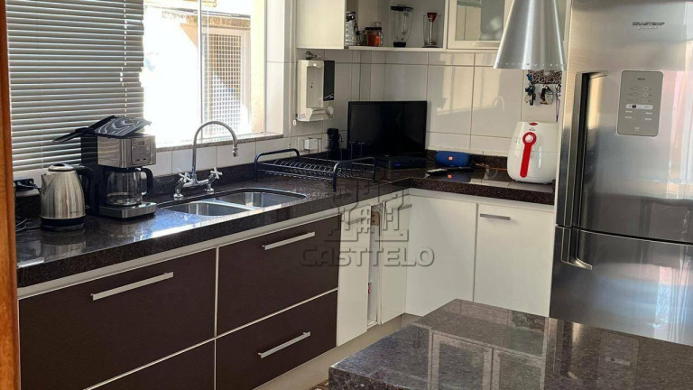 Imagem Casa com 4 Quartos à Venda, 265 m² em Aragarça - Londrina