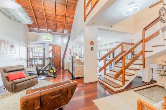 Imagem Casa com 3 Quartos à Venda, 302 m² em Jardim Europa - Porto Alegre Imagem Casa com 3 Quartos à Venda, 302 m² em Jardim Europa - Porto Alegre