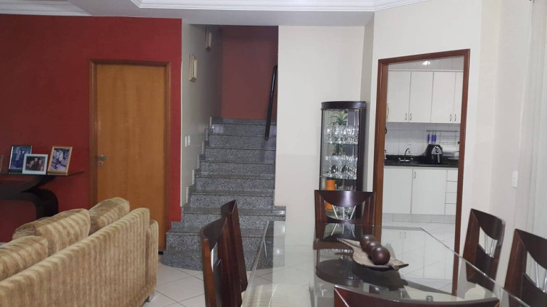 Imagem Sobrado com 3 Quartos à Venda, 864 m² em Setor Araguaia - Aparecida De Goiânia