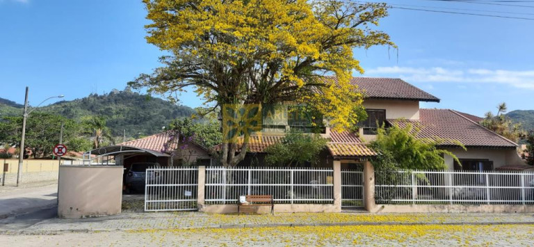 Imagem Casa com 4 Quartos à Venda, 250 m² em Centro - Porto Belo Imagem Casa com 4 Quartos à Venda, 250 m² em Centro - Porto Belo