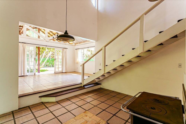 Imagem Casa com 6 Quartos à Venda, em Lagoa Da Conceição - Florianópolis Imagem Casa com 6 Quartos à Venda, em Lagoa Da Conceição - Florianópolis