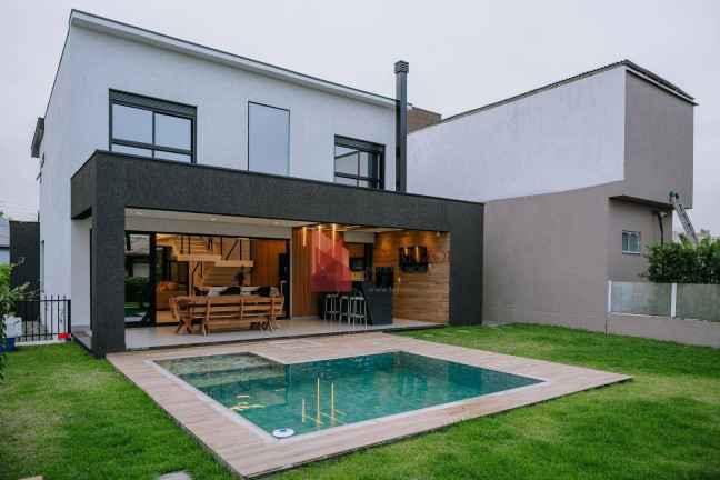 Casa com 3 Quartos à Venda, 309 m² em Dom Bosco - Itajaí