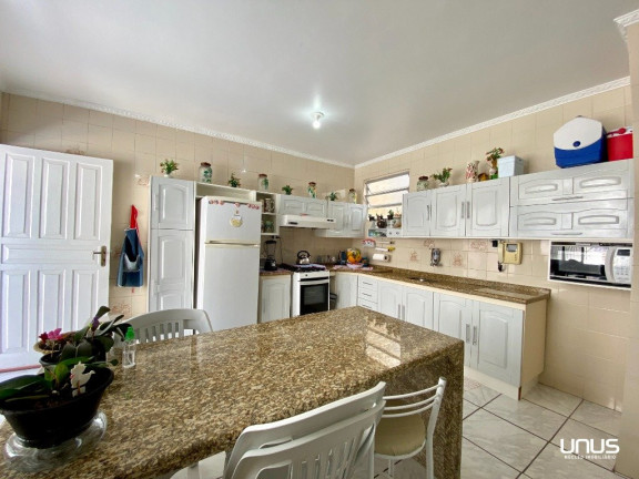 Imagem Casa com 3 Quartos à Venda, em Estreito - Florianópolis Imagem Casa com 3 Quartos à Venda, em Estreito - Florianópolis
