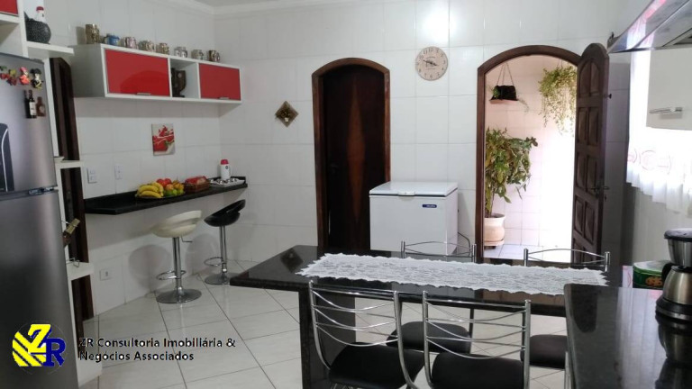 Imagem Sobrado com 3 Quartos à Venda, 300 m² em Jardim Piqueroby - São Paulo