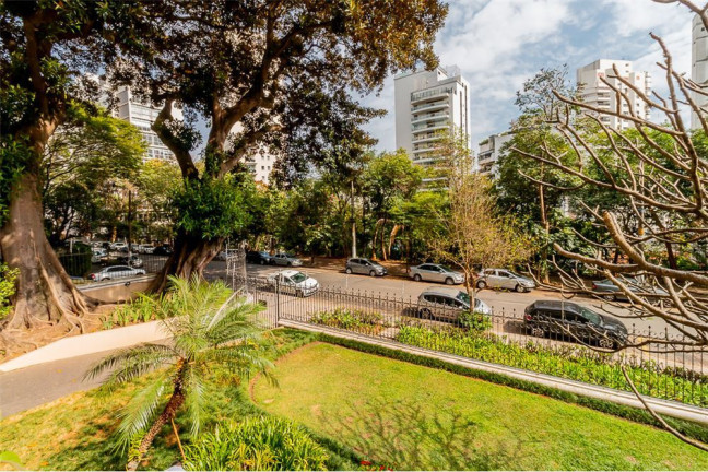 Imagem Imóvel com 3 Quartos à Venda, em Higienópolis - São Paulo Imagem Imóvel com 3 Quartos à Venda, em Higienópolis - São Paulo