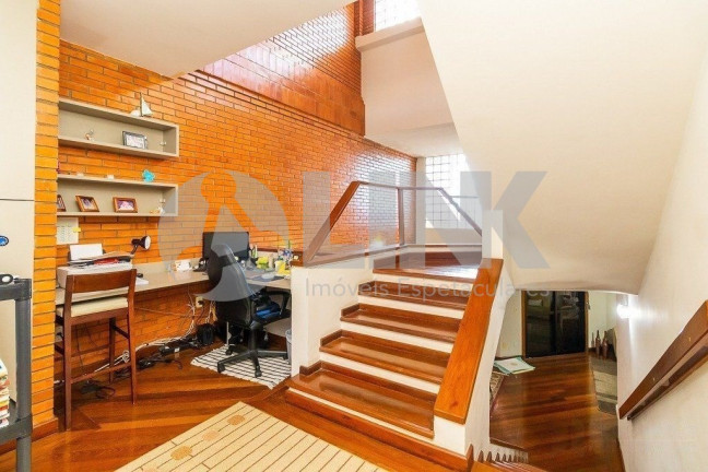 Imagem Imóvel com 3 Quartos à Venda, 360 m² em Cristal - Porto Alegre