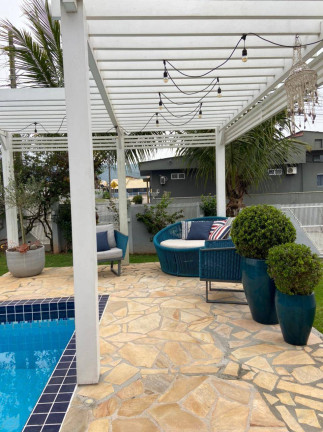 Imagem Casa com 4 Quartos para Temporada,  em Zimbros - Bombinhas