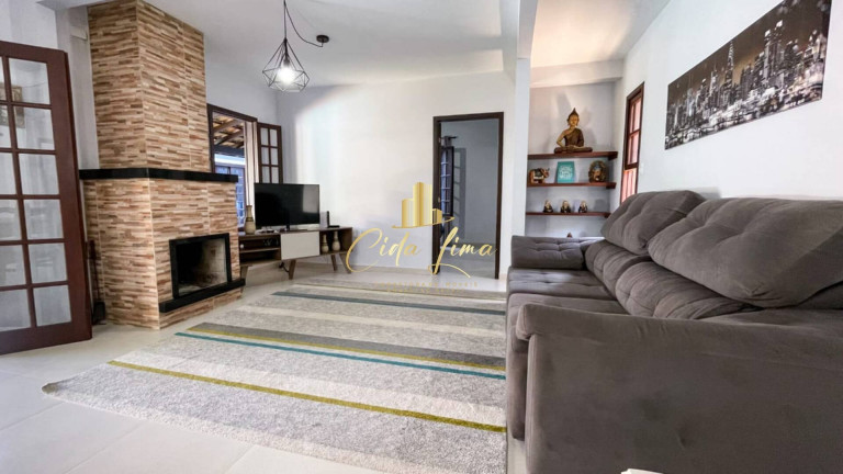 Imagem Casa com 3 Quartos à Venda, 228 m² em Rio Tavares - Florianópolis