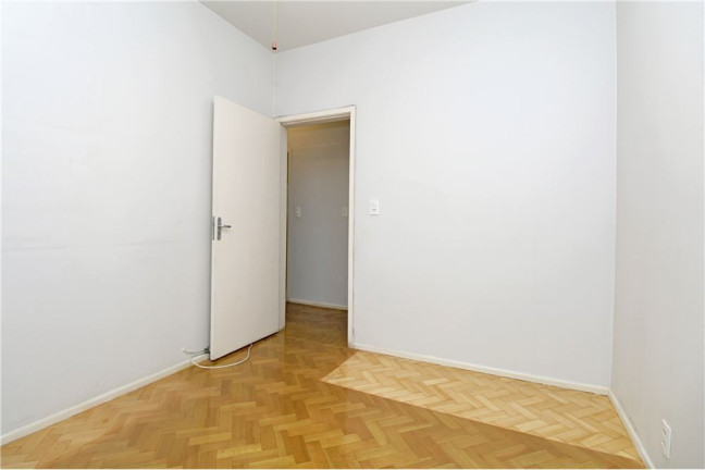 Imagem Imóvel com 3 Quartos à Venda, em Rio Branco - Porto Alegre Imagem Imóvel com 3 Quartos à Venda, em Rio Branco - Porto Alegre