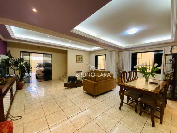 Casa com 3 Quartos à Venda, 221 m² em Padre Eustáquio - Igarapé