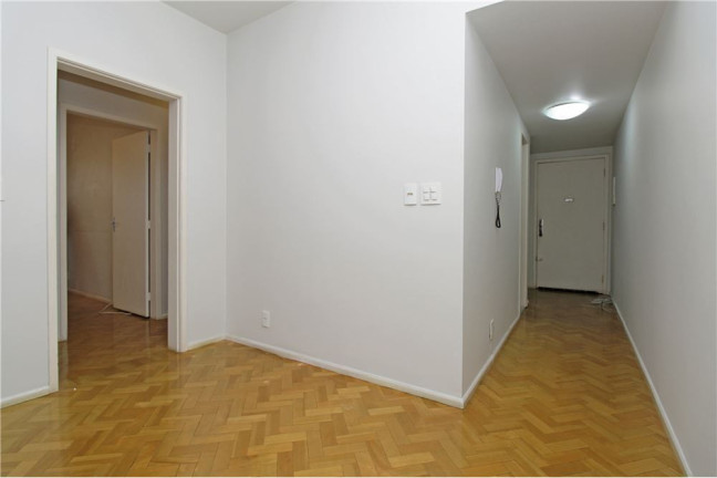 Imagem Imóvel com 3 Quartos à Venda, em Rio Branco - Porto Alegre Imagem Imóvel com 3 Quartos à Venda, em Rio Branco - Porto Alegre
