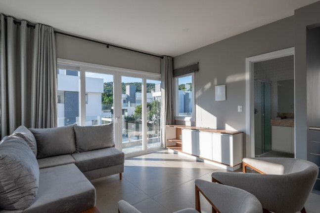 Imagem Casa de Condomínio com 3 Quartos à Venda, 300 m² em Ipanema - Porto Alegre