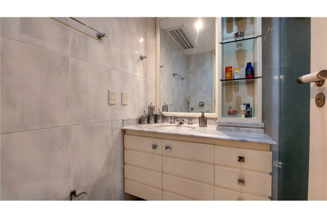 Imagem Imóvel com 4 Quartos à Venda,  em Sumaré - São Paulo