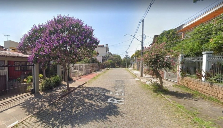 Imagem Casa com 3 Quartos à Venda, 300 m² em Medianeira - Porto Alegre Imagem Casa com 3 Quartos à Venda, 300 m² em Medianeira - Porto Alegre