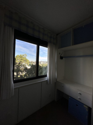 Imagem Imóvel com 3 Quartos à Venda, em Cristal - Porto Alegre Imagem Imóvel com 3 Quartos à Venda, em Cristal - Porto Alegre
