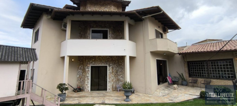 Imagem Casa com 4 Quartos à Venda, 300 m² em Village - Imbituba Imagem Casa com 4 Quartos à Venda, 300 m² em Village - Imbituba