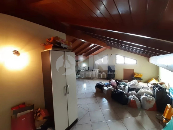 Imagem Casa com 3 Quartos à Venda, 226 m² em Jardim Itu - Porto Alegre Imagem Casa com 3 Quartos à Venda, 226 m² em Jardim Itu - Porto Alegre