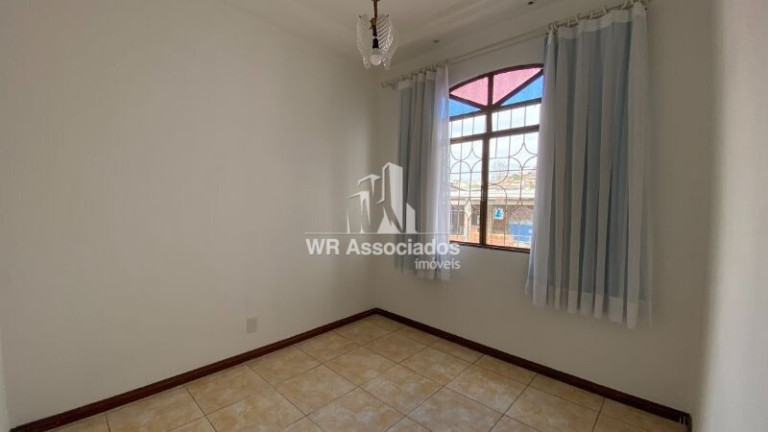 Imagem Casa com 4 Quartos à Venda, 480 m²