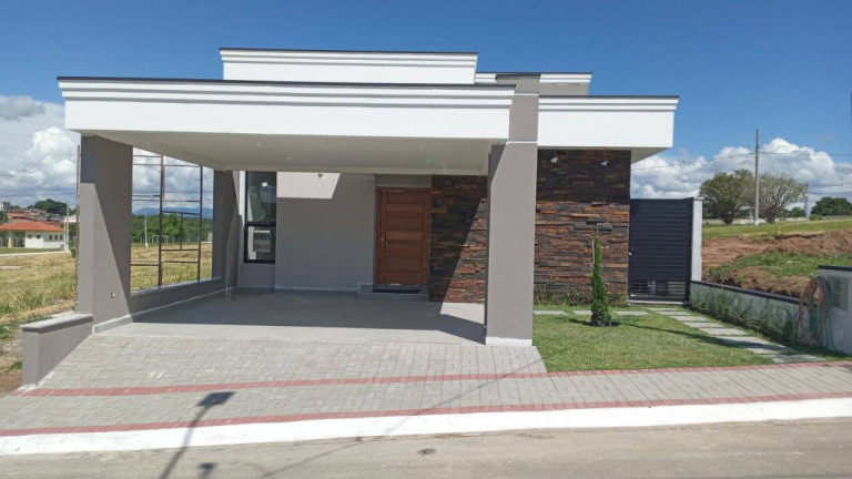 Casa com 3 Quartos à Venda, 250 m² em Caminho Novo - Tremembé