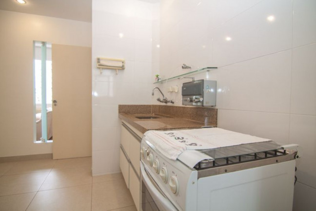 Imagem Imóvel com 2 Quartos à Venda, 71 m² em Copacabana - Rio De Janeiro Imagem Imóvel com 2 Quartos à Venda, 71 m² em Copacabana - Rio De Janeiro