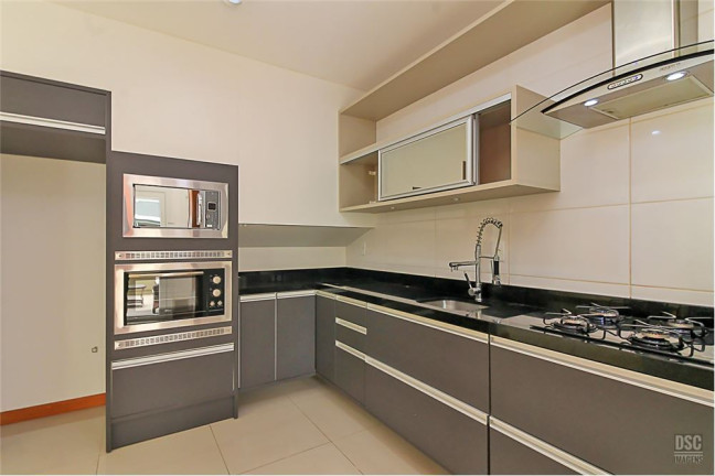 Imagem Casa com 3 Quartos à Venda, em Hípica - Porto Alegre Imagem Casa com 3 Quartos à Venda, em Hípica - Porto Alegre