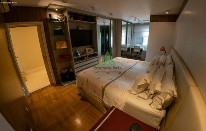 Imagem Sobrado com 4 Quartos à Venda, 310 m² em Moema - São Paulo Imagem Sobrado com 4 Quartos à Venda, 310 m² em Moema - São Paulo