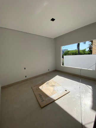 Imagem Casa com 5 Quartos à Venda, 453 m² em Jardim Itália - Cuiabá Imagem Casa com 5 Quartos à Venda, 453 m² em Jardim Itália - Cuiabá