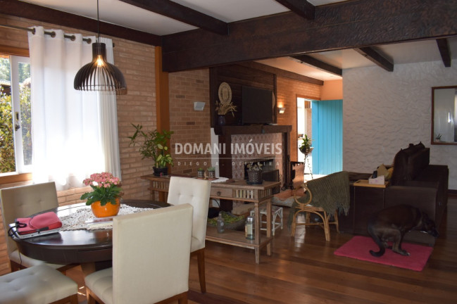 Imagem Casa com 3 Quartos à Venda, 257 m² em Região Da Vila Inglesa - Campos Do Jordão Imagem Casa com 3 Quartos à Venda, 257 m² em Região Da Vila Inglesa - Campos Do Jordão