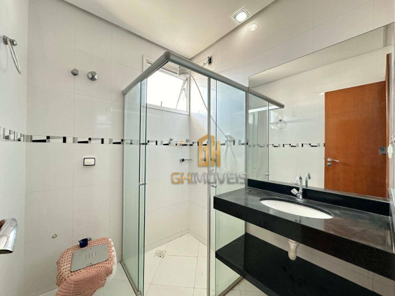 Imagem Sobrado com 3 Quartos para Alugar, 250 m² em Jardins Madri - Goiânia