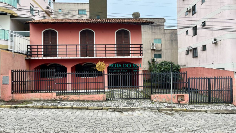 Casa com 5 Quartos à Venda, 225 m² em Centro - Bombinhas