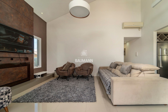 Imagem Casa com 3 Quartos para Alugar, 300 m² em Centro - Bombinhas Imagem Casa com 3 Quartos para Alugar, 300 m² em Centro - Bombinhas