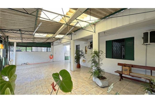 Imagem Casa com 3 Quartos à Venda, em Cristal - Porto Alegre Imagem Casa com 3 Quartos à Venda, em Cristal - Porto Alegre