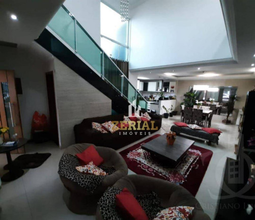 Sobrado com 4 Quartos à Venda, 254 m² em Santa Maria - São Caetano Do Sul