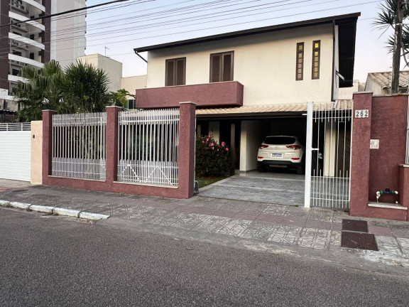 Casa com 4 Quartos à Venda, 240 m² em Balneário - Florianópolis