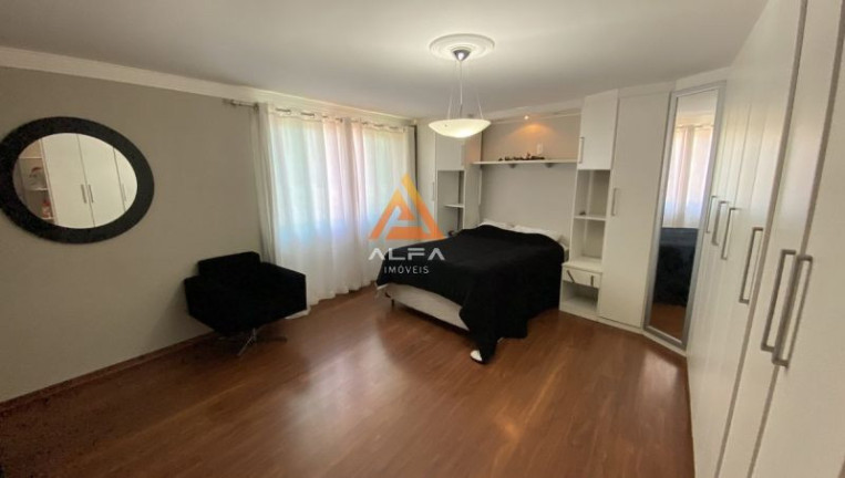 Imagem Casa com 4 Quartos à Venda, 200 m²