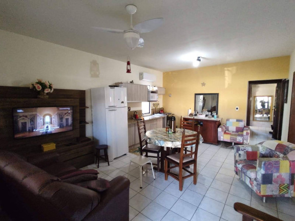 Imagem Casa com 3 Quartos para Temporada, 110 m² em Bombas - Bombinhas Imagem Casa com 3 Quartos para Temporada, 110 m² em Bombas - Bombinhas