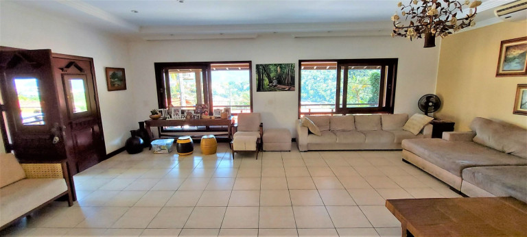 Imagem Casa com 5 Quartos à Venda ou Locação, 580 m² em Camboinhas - Niterói Imagem Casa com 5 Quartos à Venda ou Locação, 580 m² em Camboinhas - Niterói