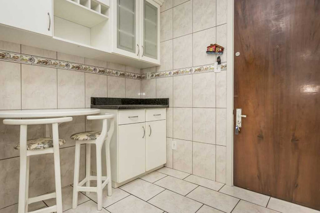 Imagem Imóvel com 3 Quartos à Venda, em Centro Histórico - Porto Alegre Imagem Imóvel com 3 Quartos à Venda, em Centro Histórico - Porto Alegre